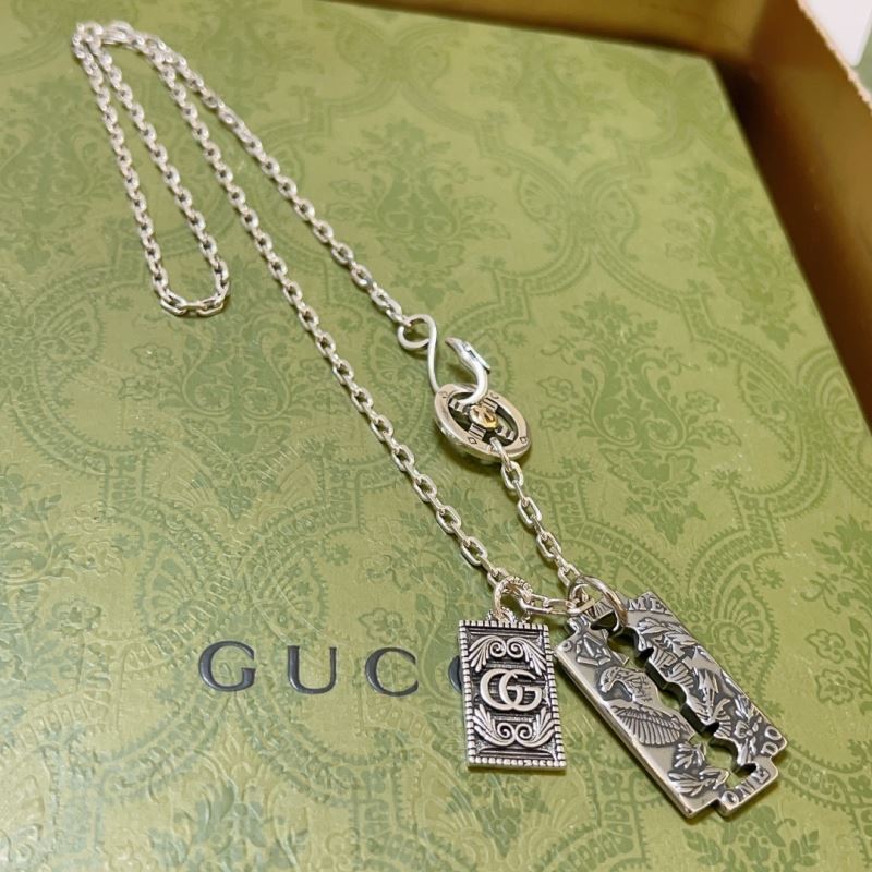 G*u*i necklaces